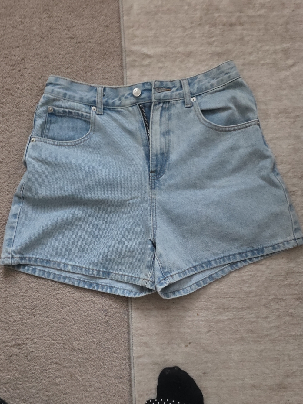 White Fox Boutique Light Wash High-Rise Denim Shorts